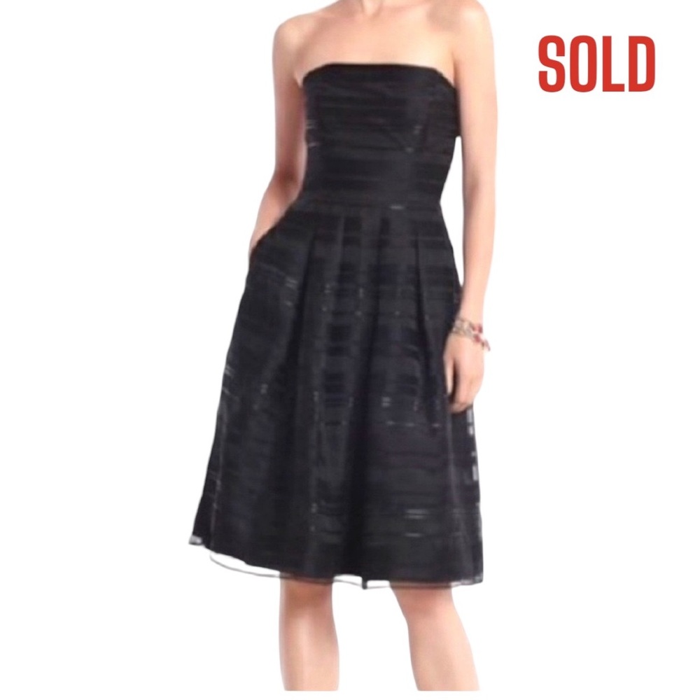 👗👗SOLD👗👗White House Black Market cocktail, black dress.  Size 6.